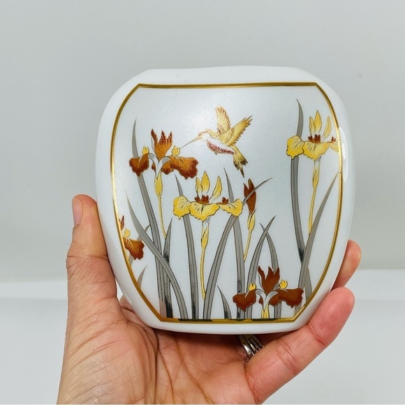 Vintage Action Hummingbird Bird Flat Vase Japan Iris Flower Spring Round Short - Picture 1 of 12
